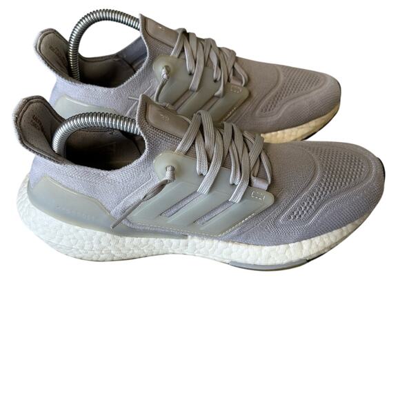 Adidas Ultraboost 22 running shoes Size 8 main image 5